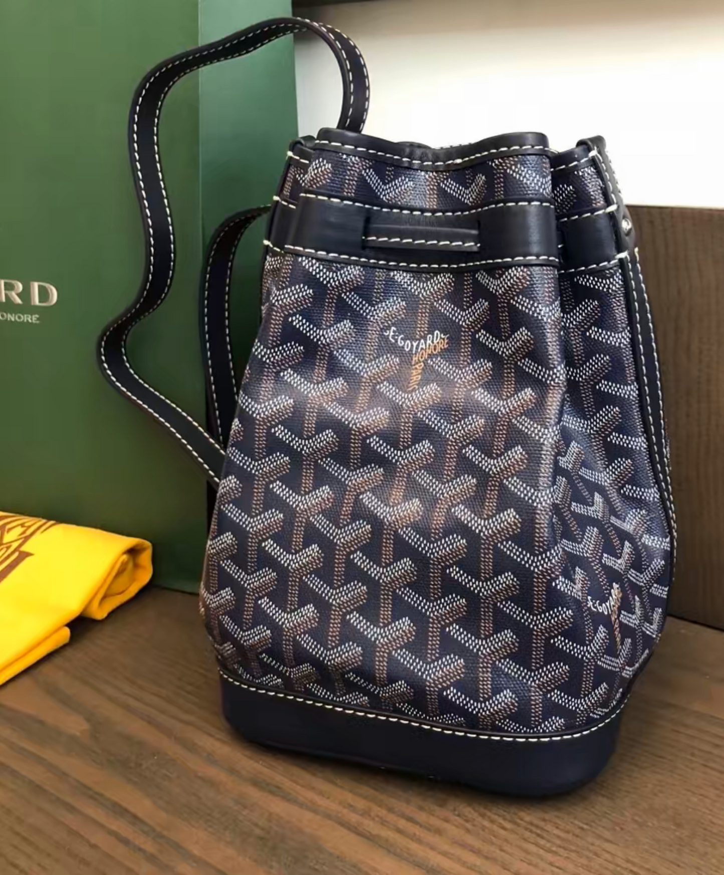 Petit Flot Bucket Bag