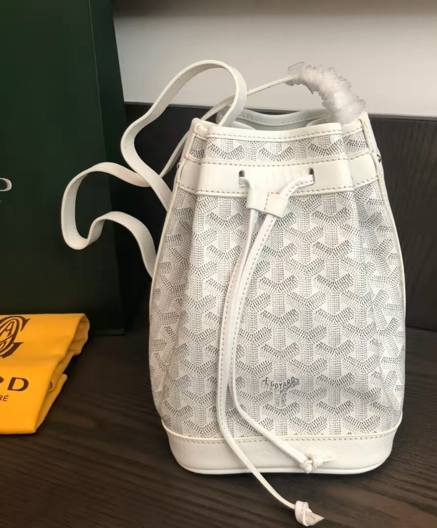 Petit Flot Bucket Bag