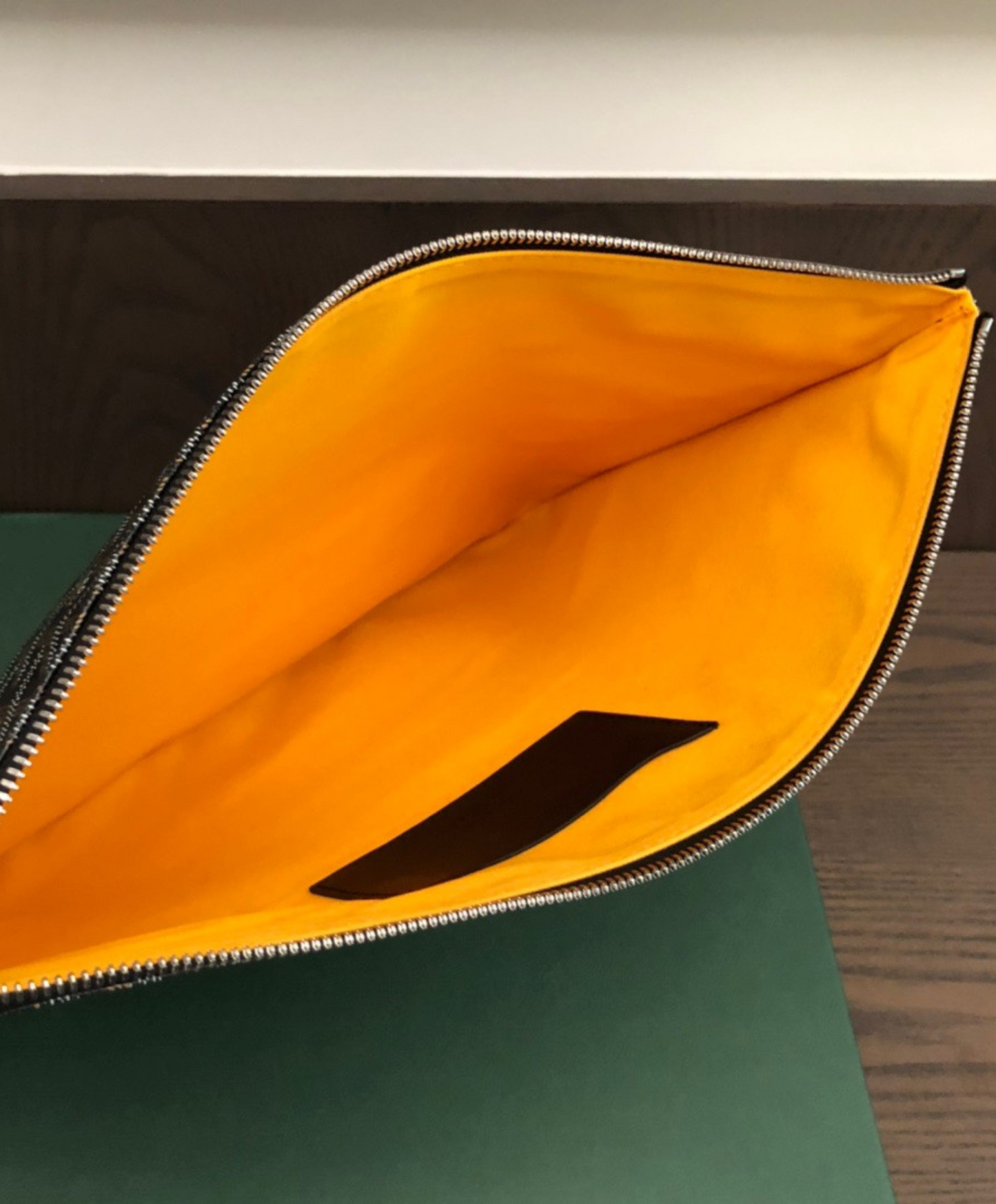 Senat GM Pouch