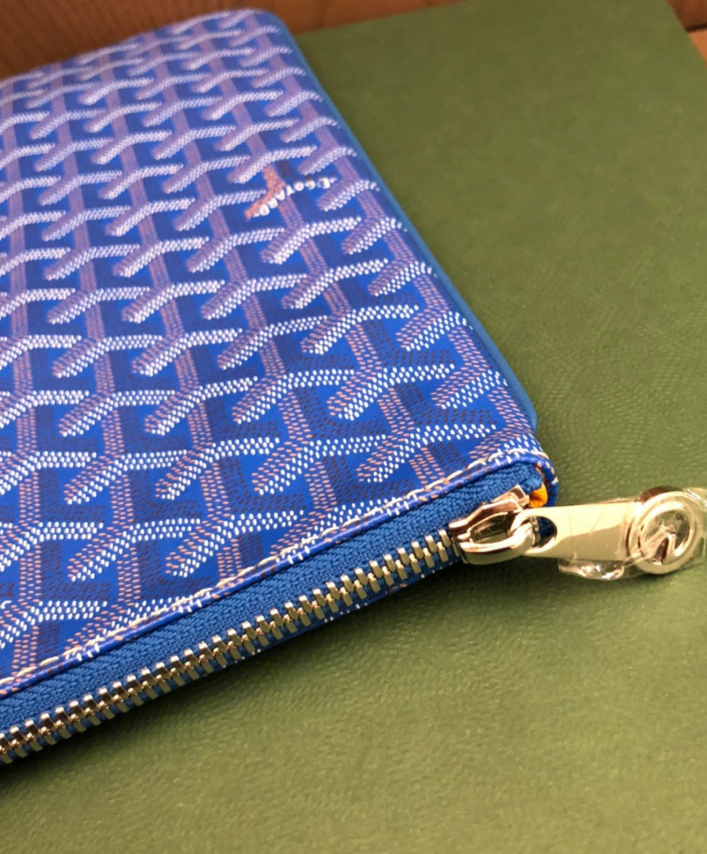 Senat GM Pouch