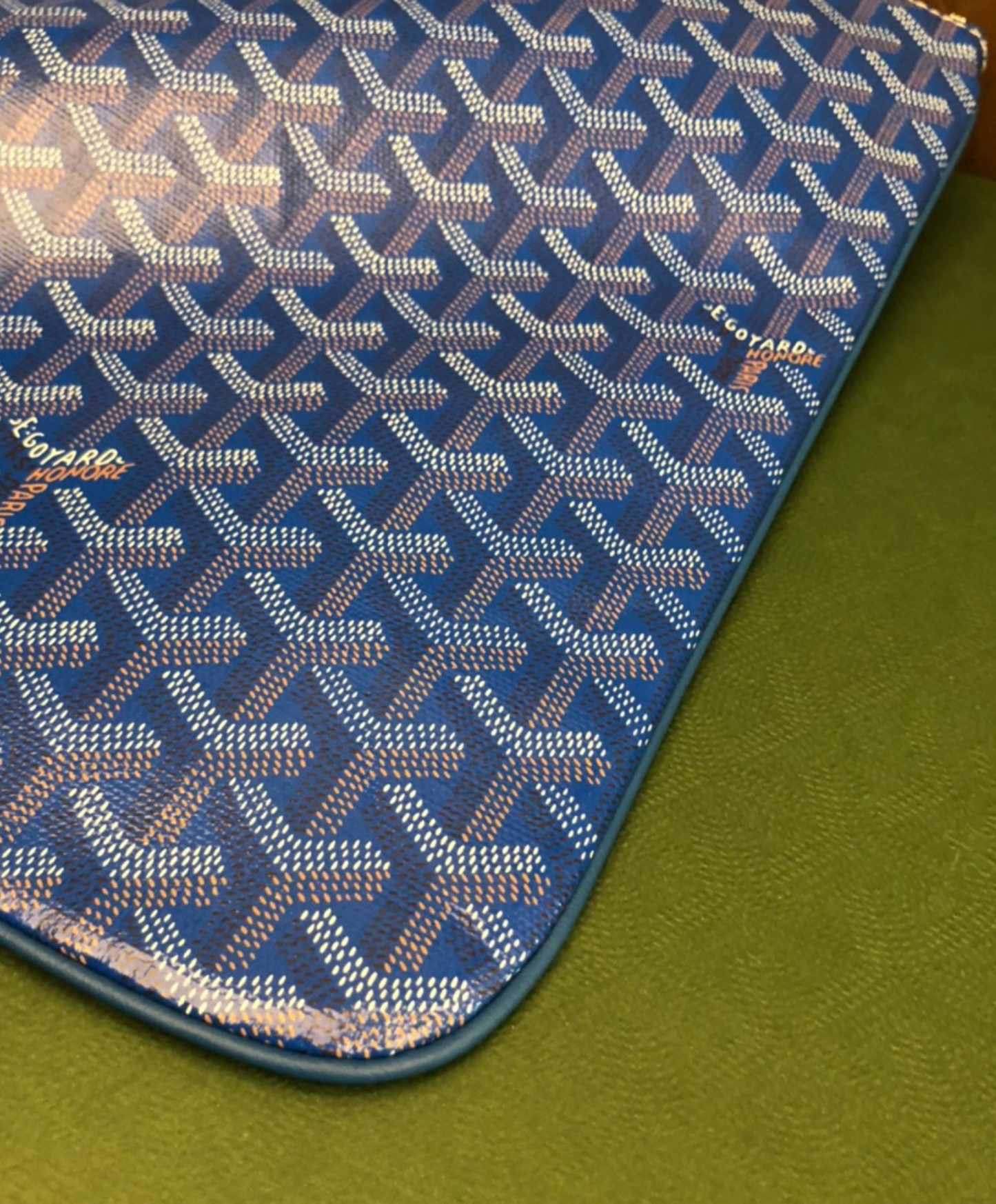 Senat GM Pouch