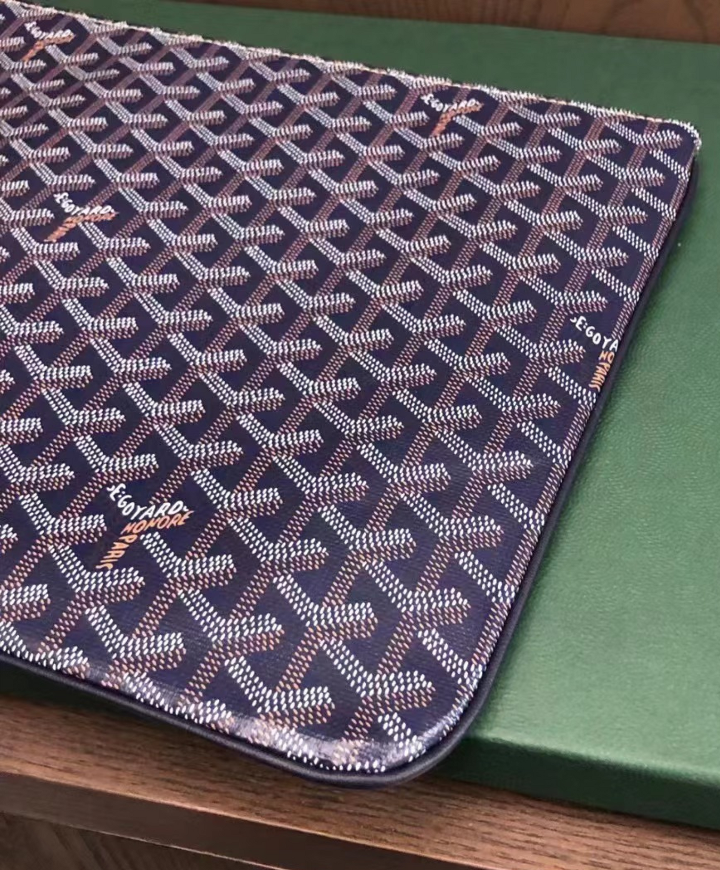 Senat MGM Pouch