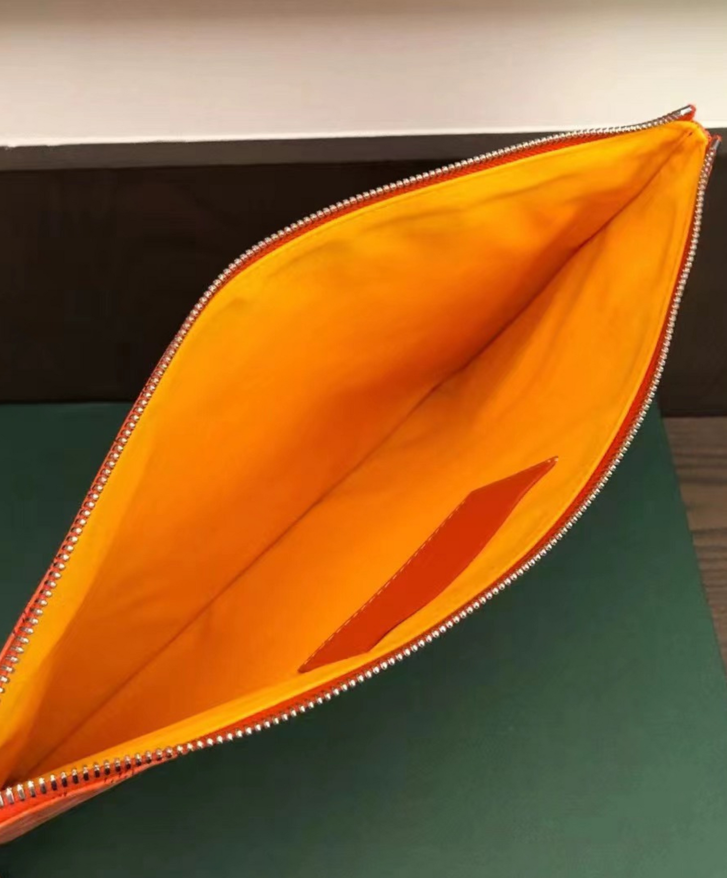 Senat MGM Pouch