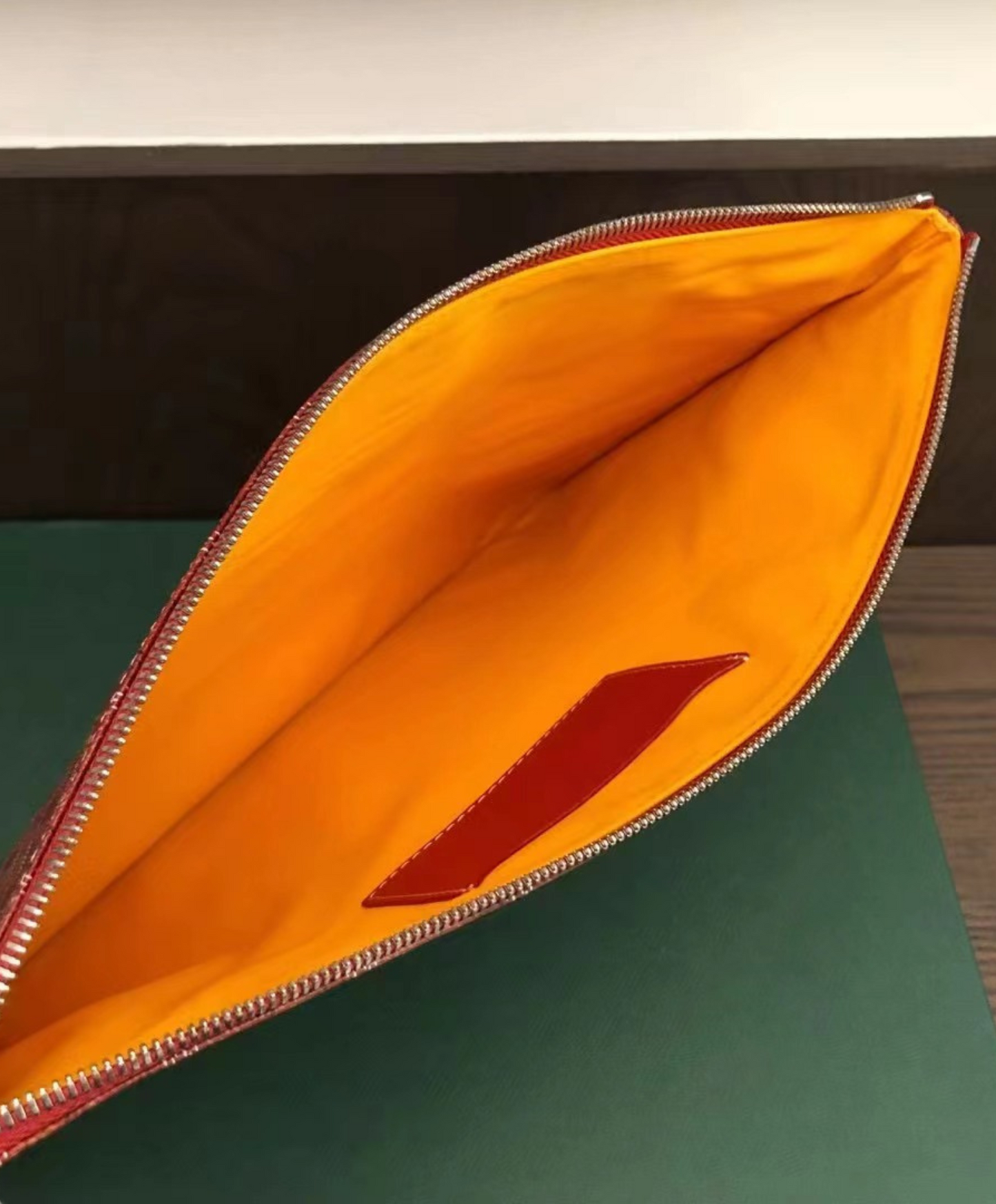 Senat MGM Pouch