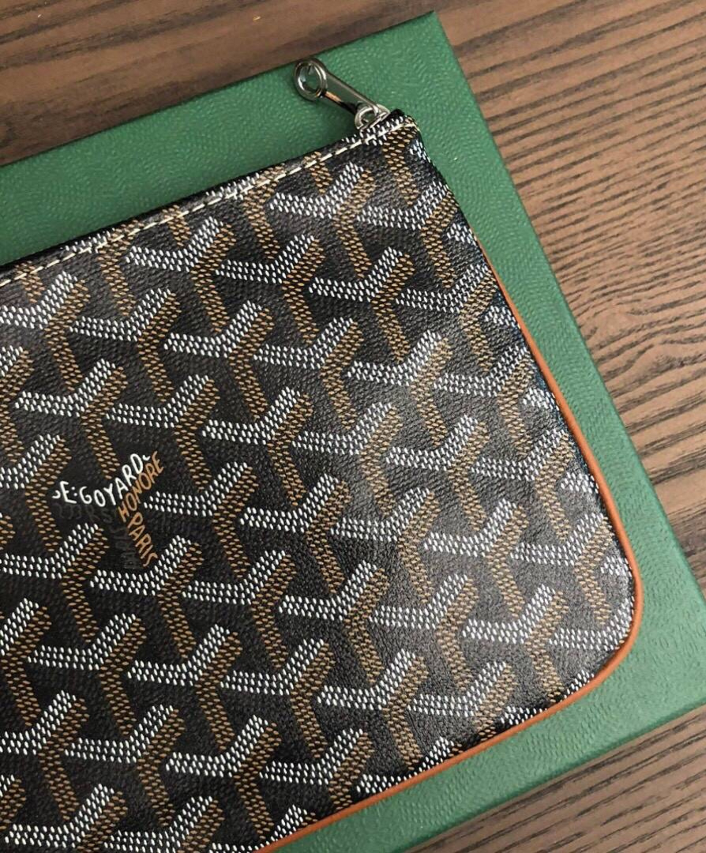 Senat PM Pouch