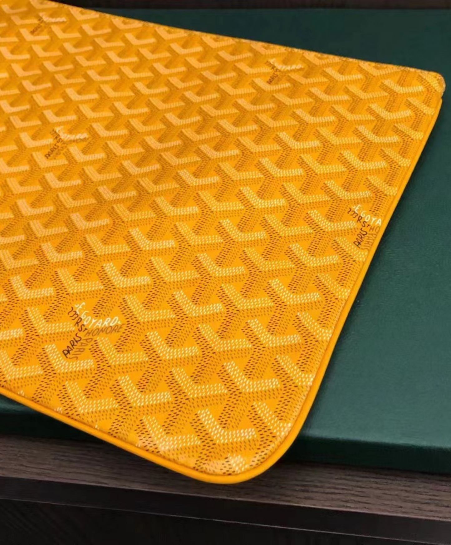 Senat MGM Pouch