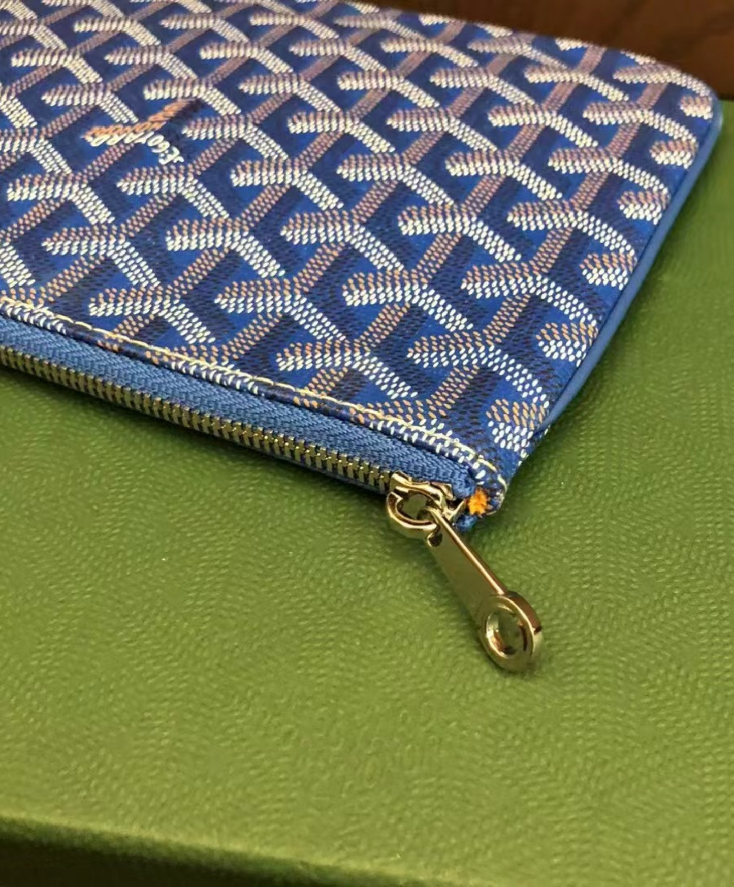 Senat PM Pouch