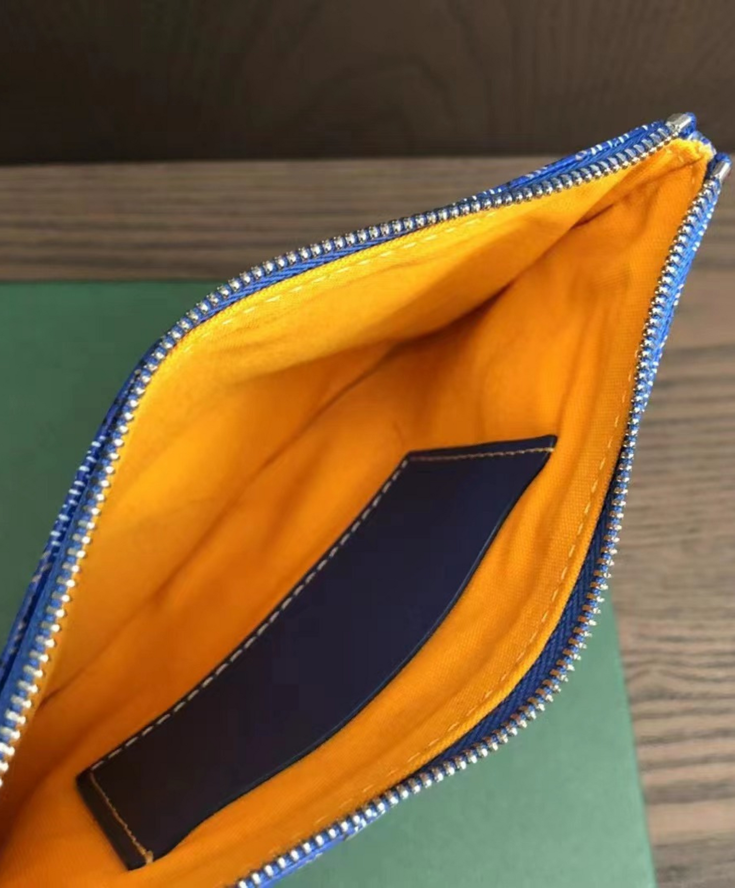 Senat PM Pouch