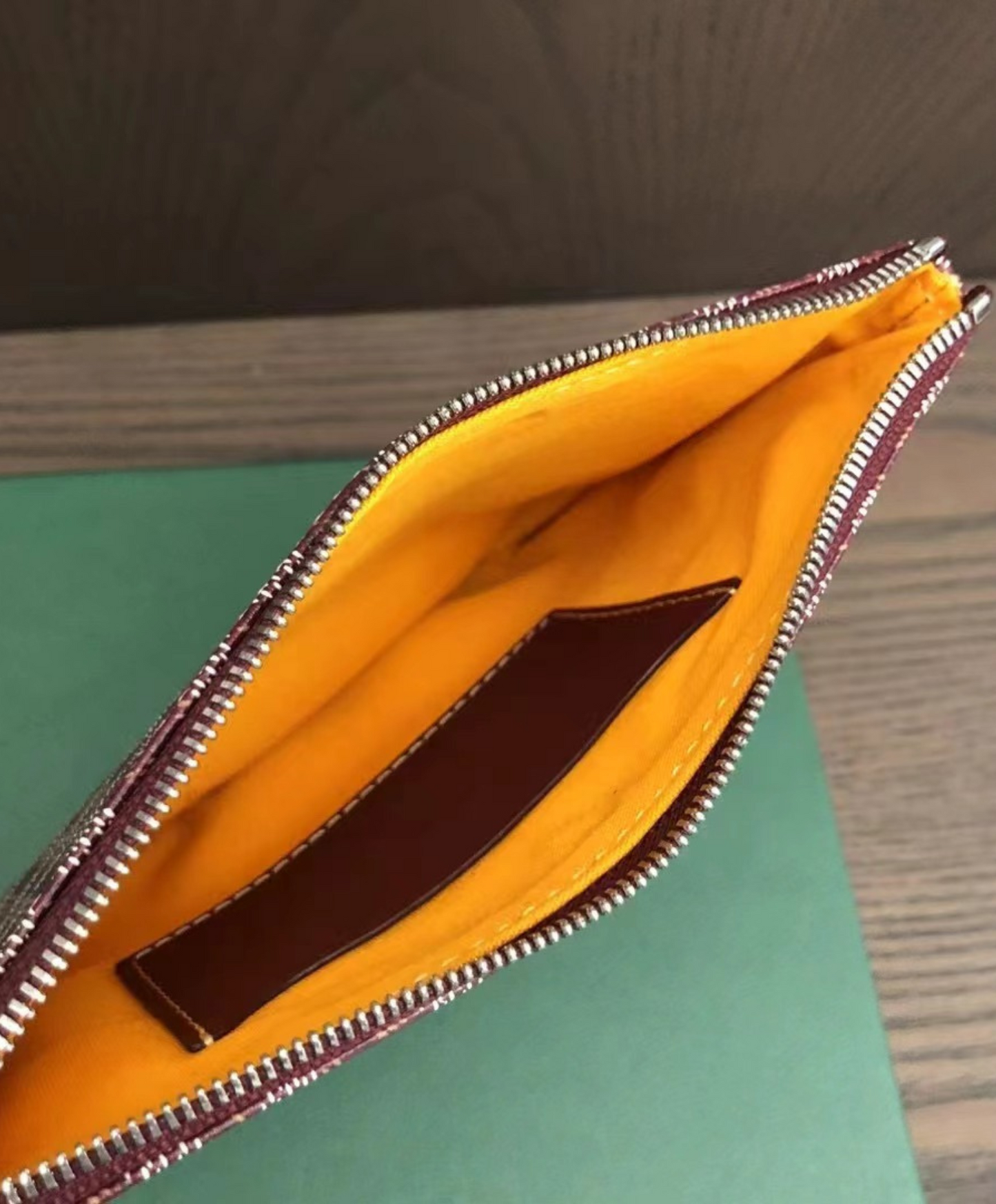 Senat PM Pouch