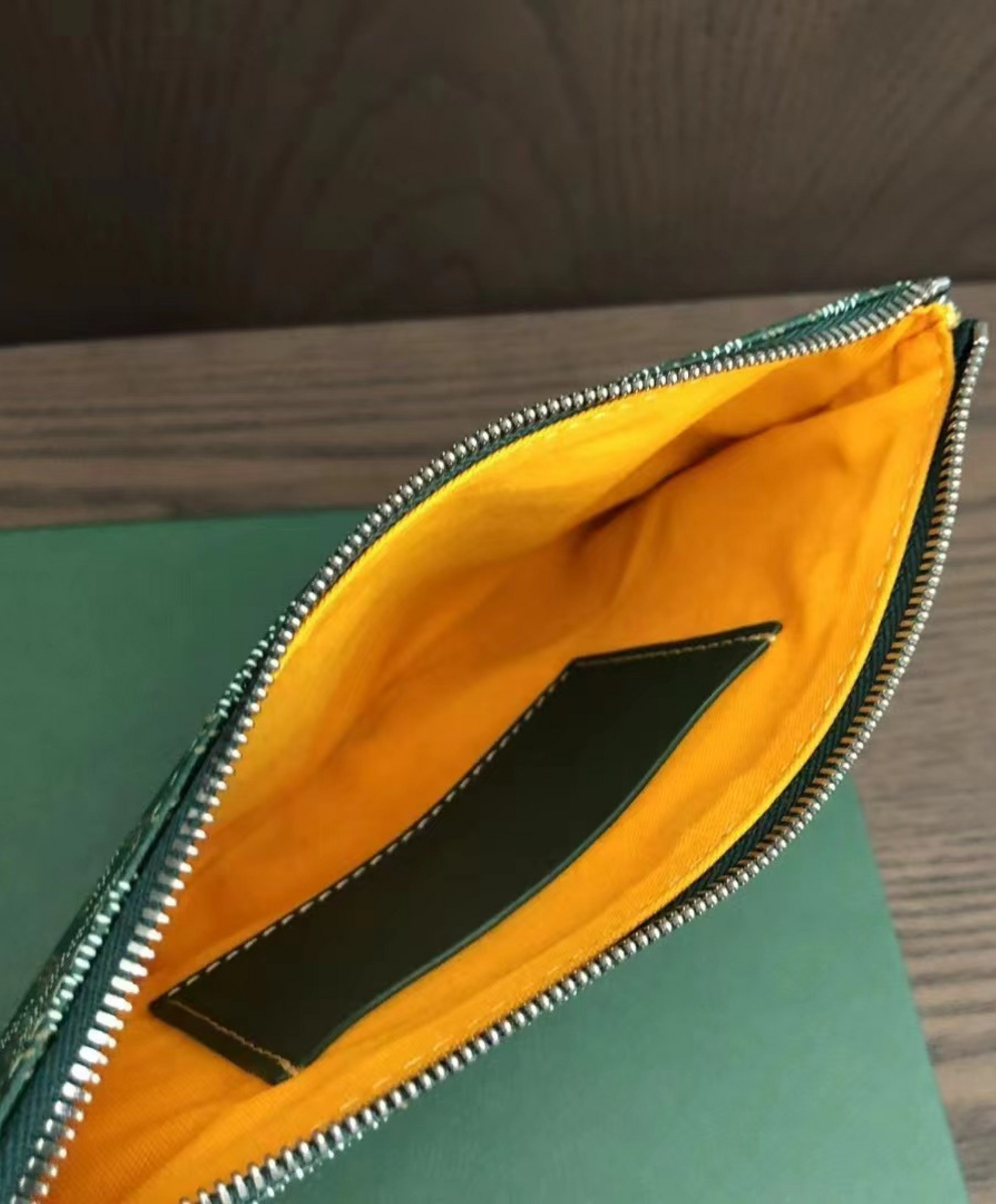 Senat PM Pouch