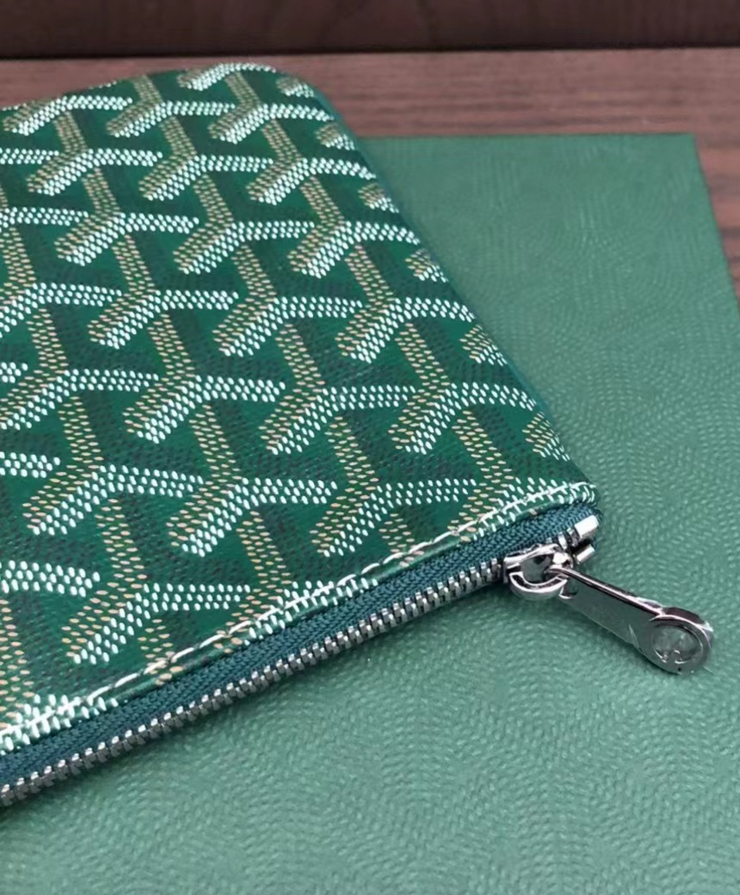 Senat PM Pouch