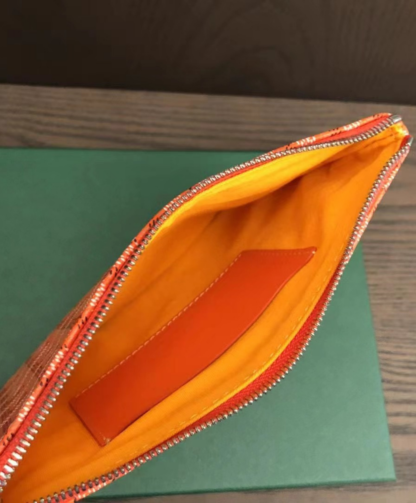 Senat PM Pouch