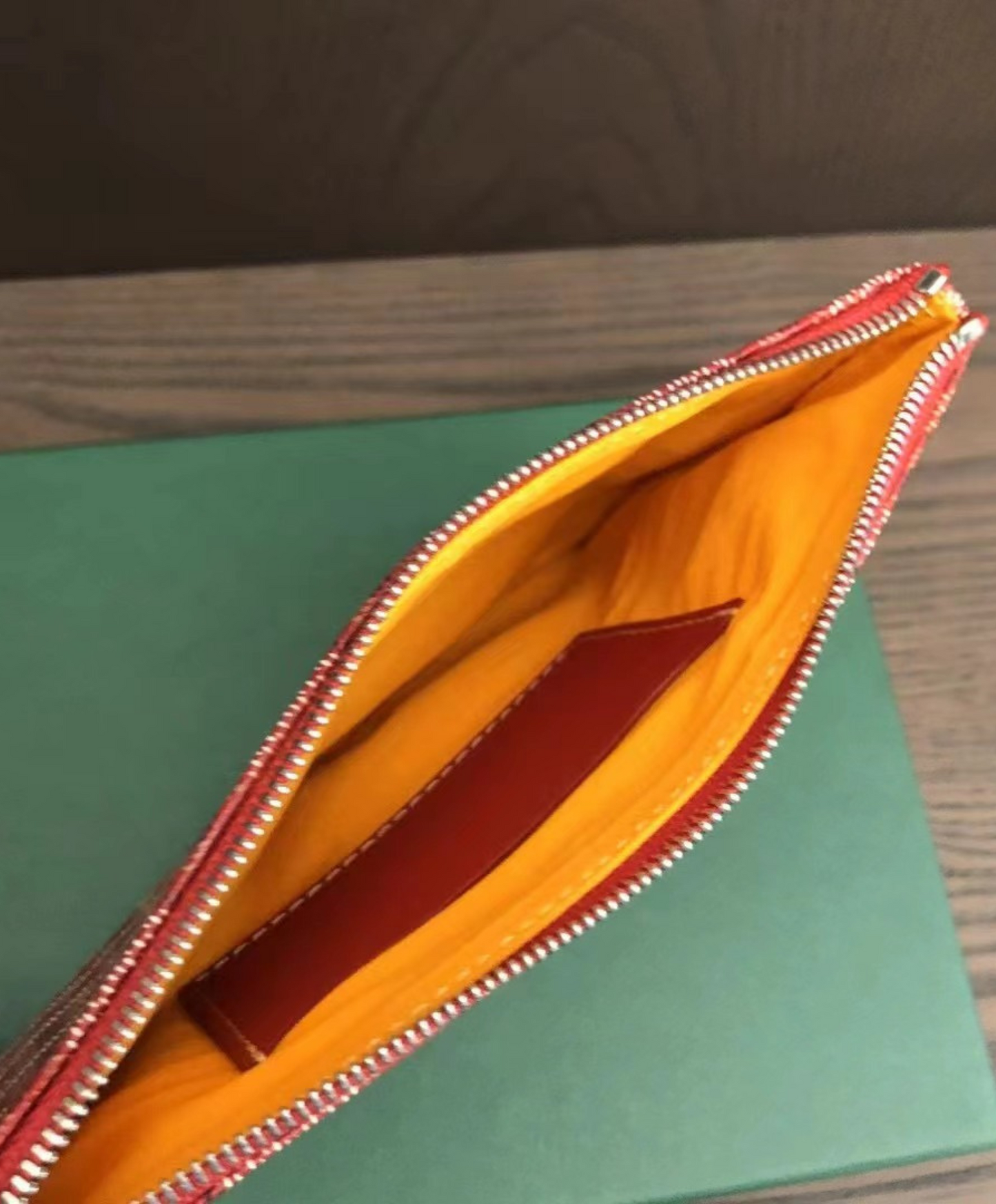 Senat PM Pouch