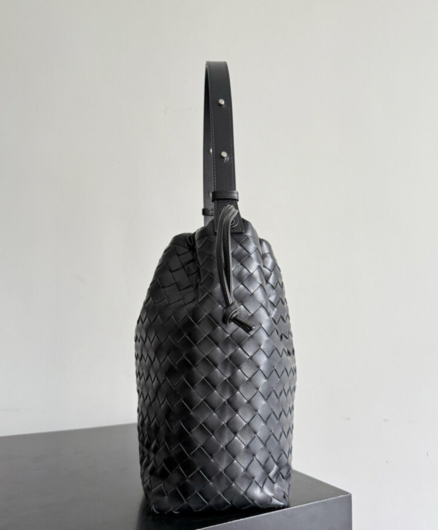 Bucket Intrecciato Biblioteca Leather Shoulder Bag