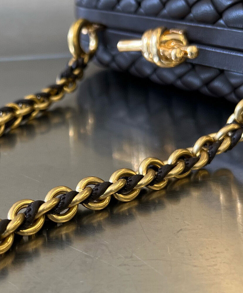 Chain Knot With Chain Intrecciato Leather Shoulder Bag