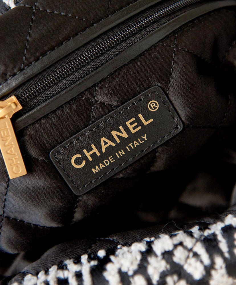 Chanel 22 Handbag