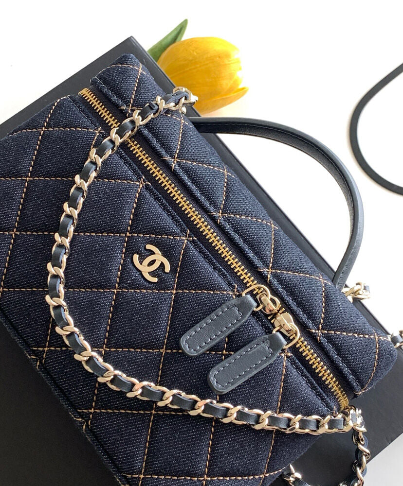 Classic Vanity With Chain