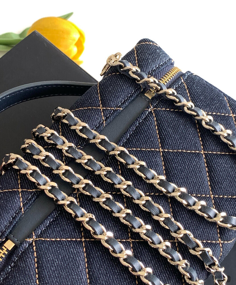 Classic Vanity With Chain