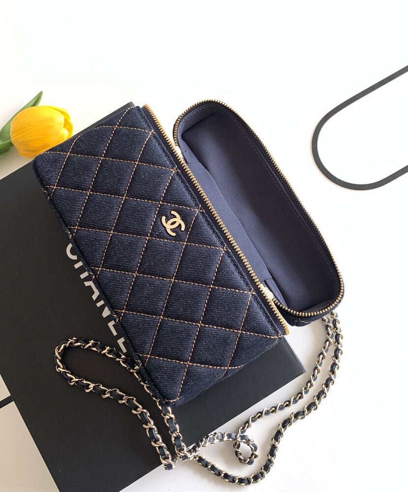 Classic Vanity With Chain