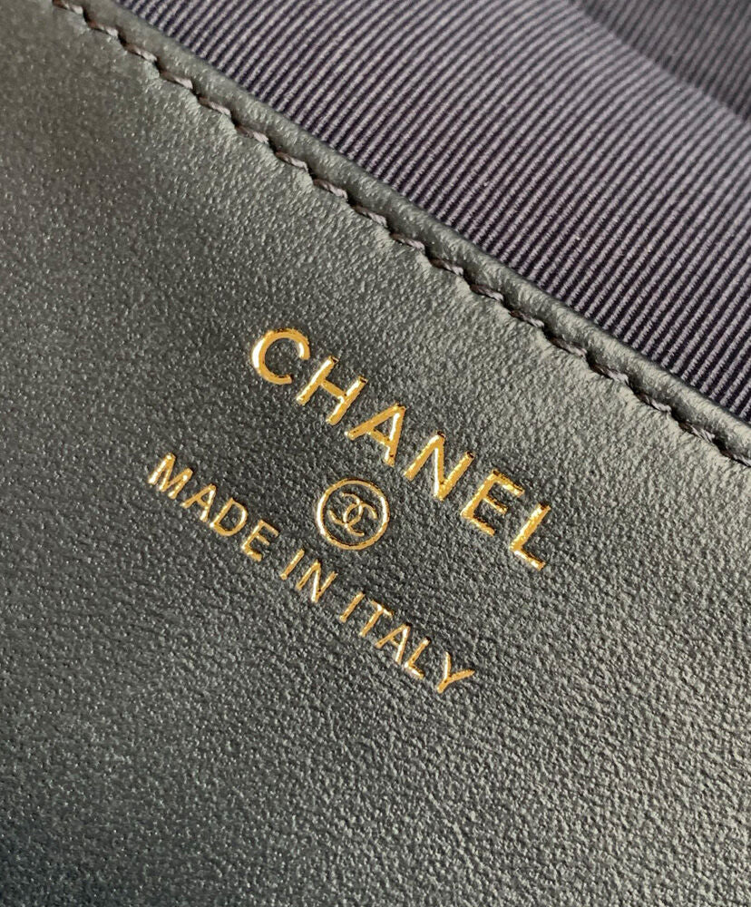 Classic Vanity With Chain