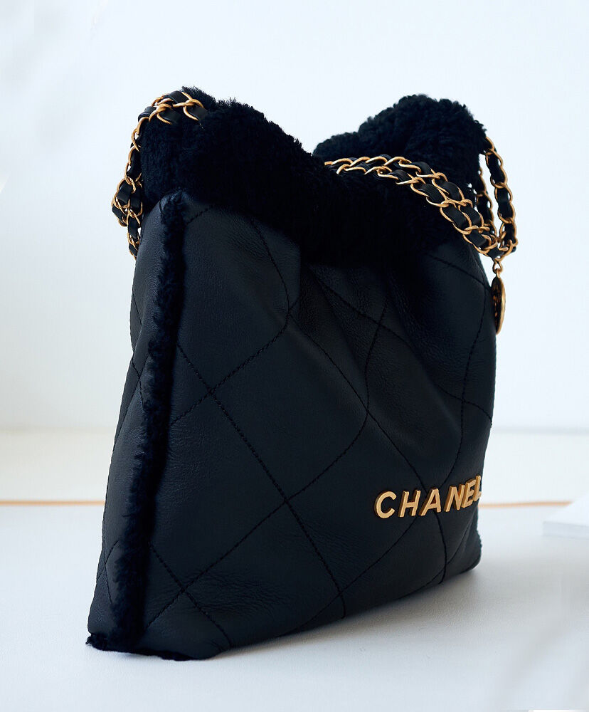 Chanel 22 Small Handbag