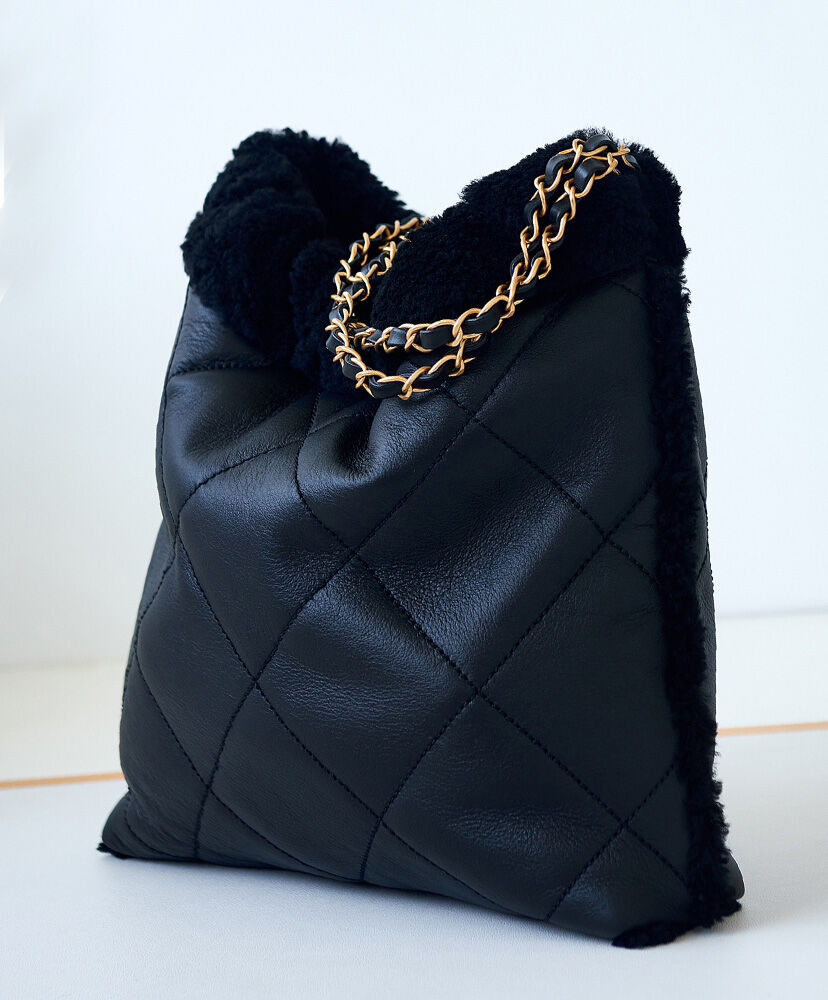 Chanel 22 Small Handbag