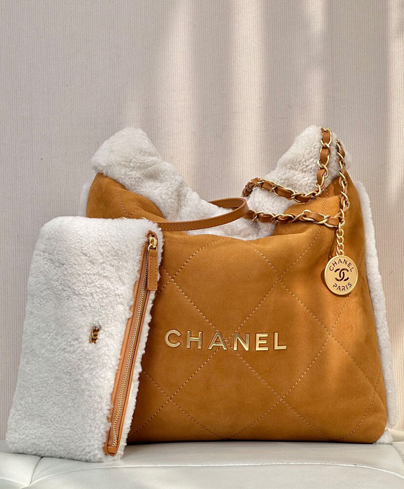 Chanel 22 Small Handbag