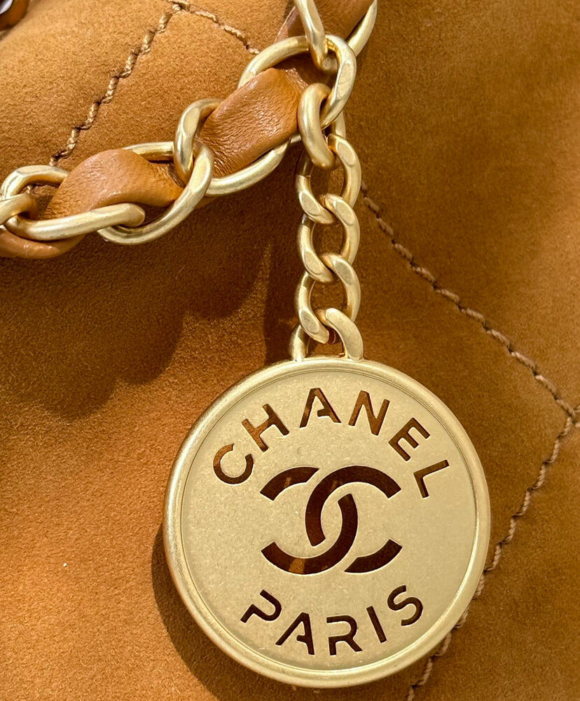 Chanel 22 Small Handbag