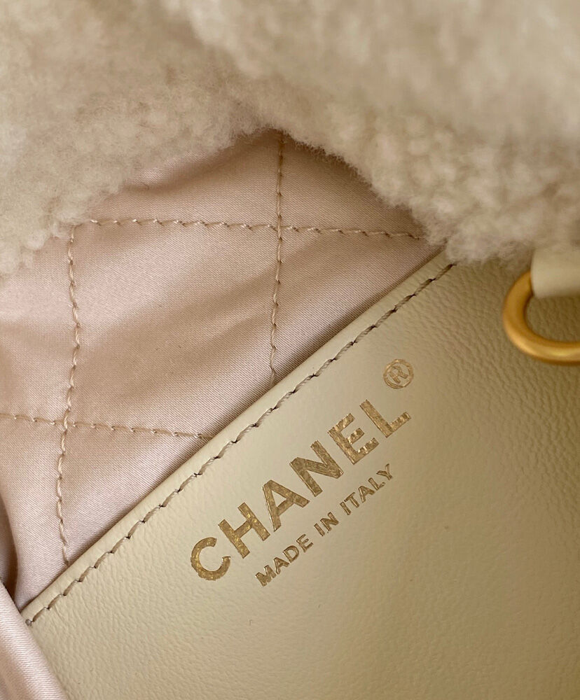 Chanel 22 Mini Handbag