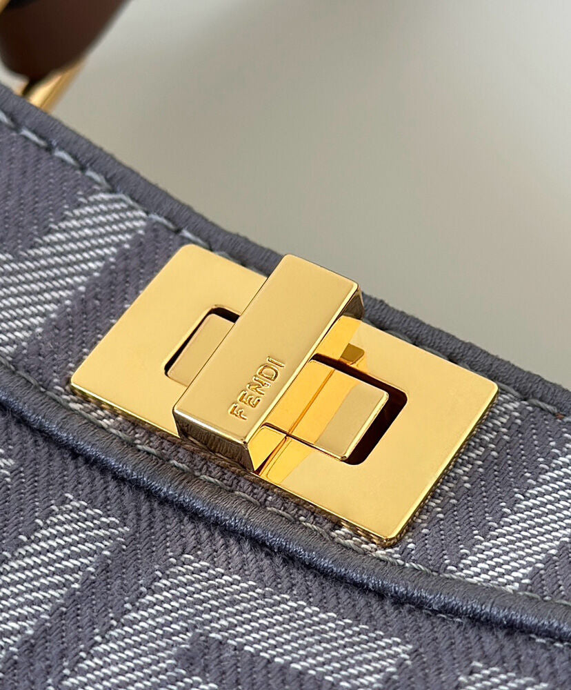 Peekaboo ISeeU Petite