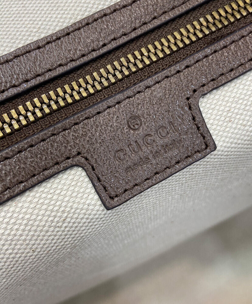 Gucci Savoy Medium Duffle Bag