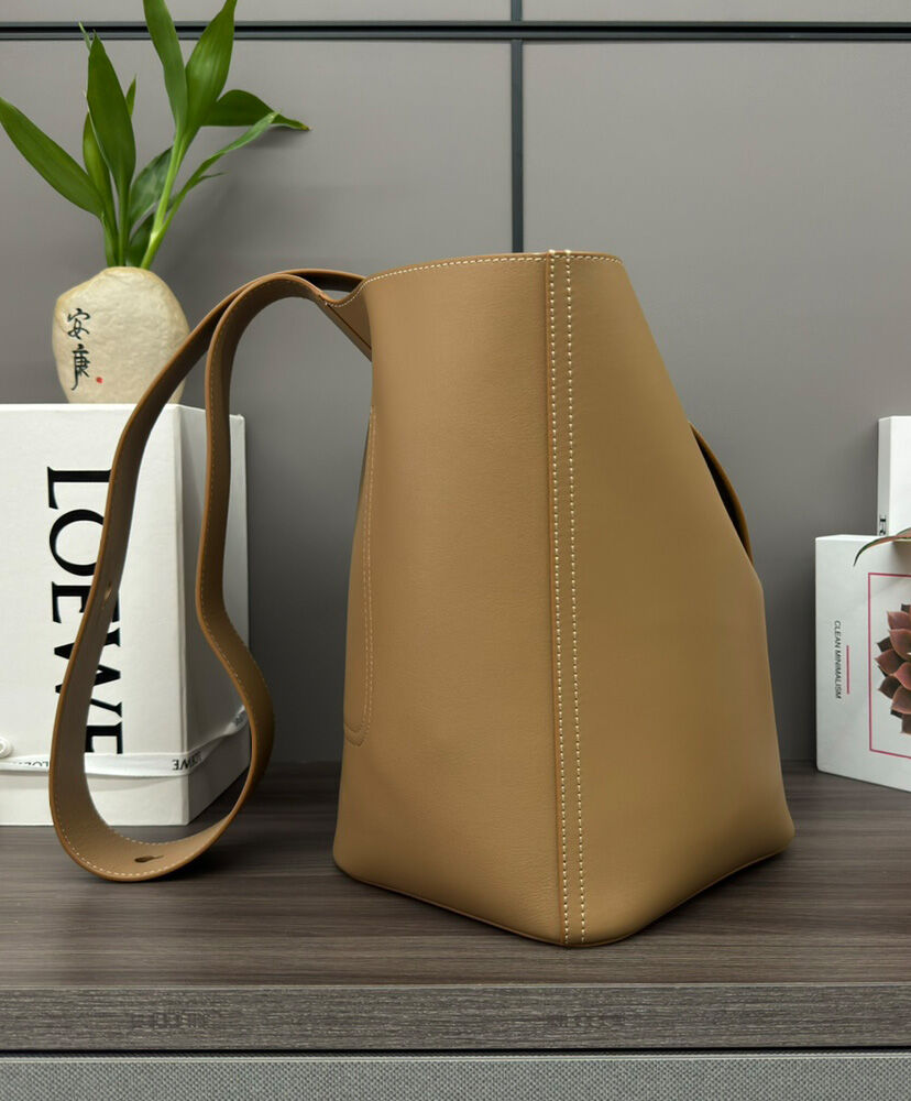 Medium Pebble Bucket Bag In Mellow Calfskin