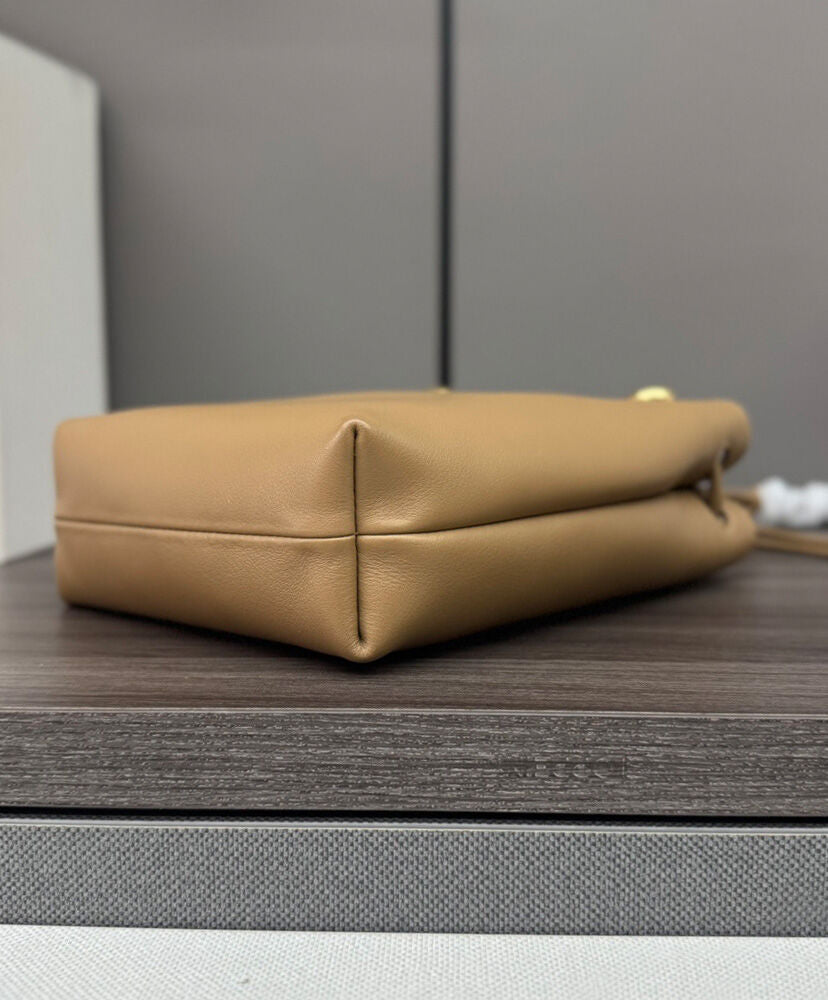 Pebble Pouch In Smooth Calfskin