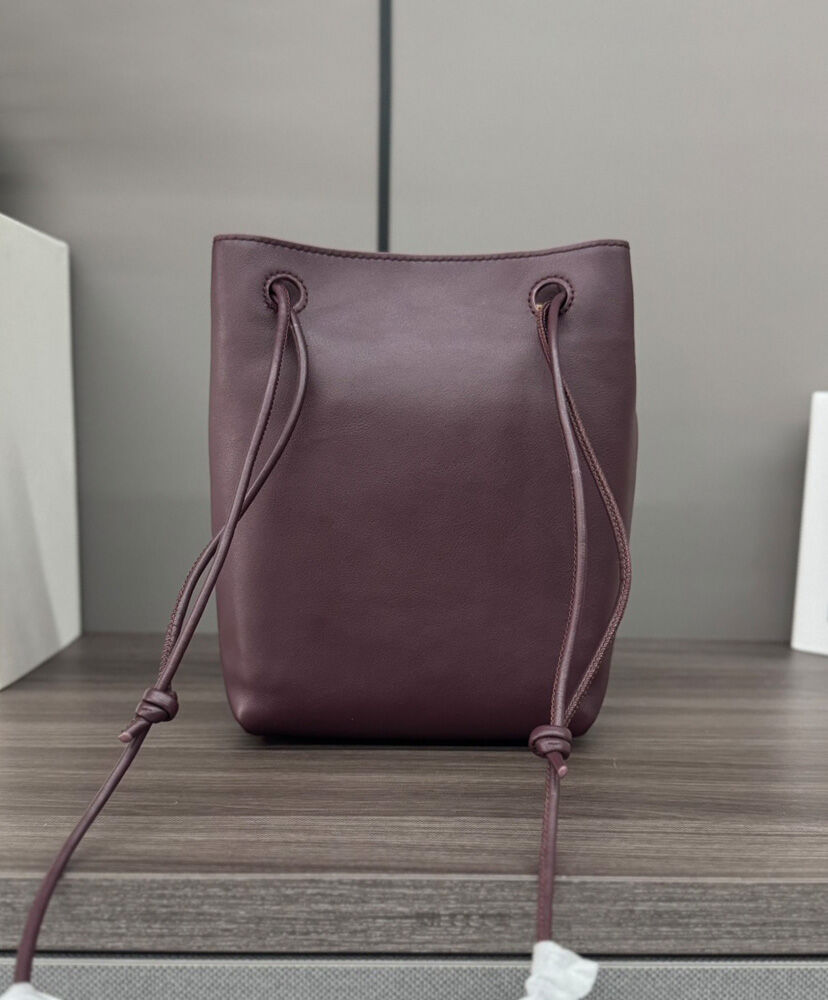 Pebble Pouch In Smooth Calfskin