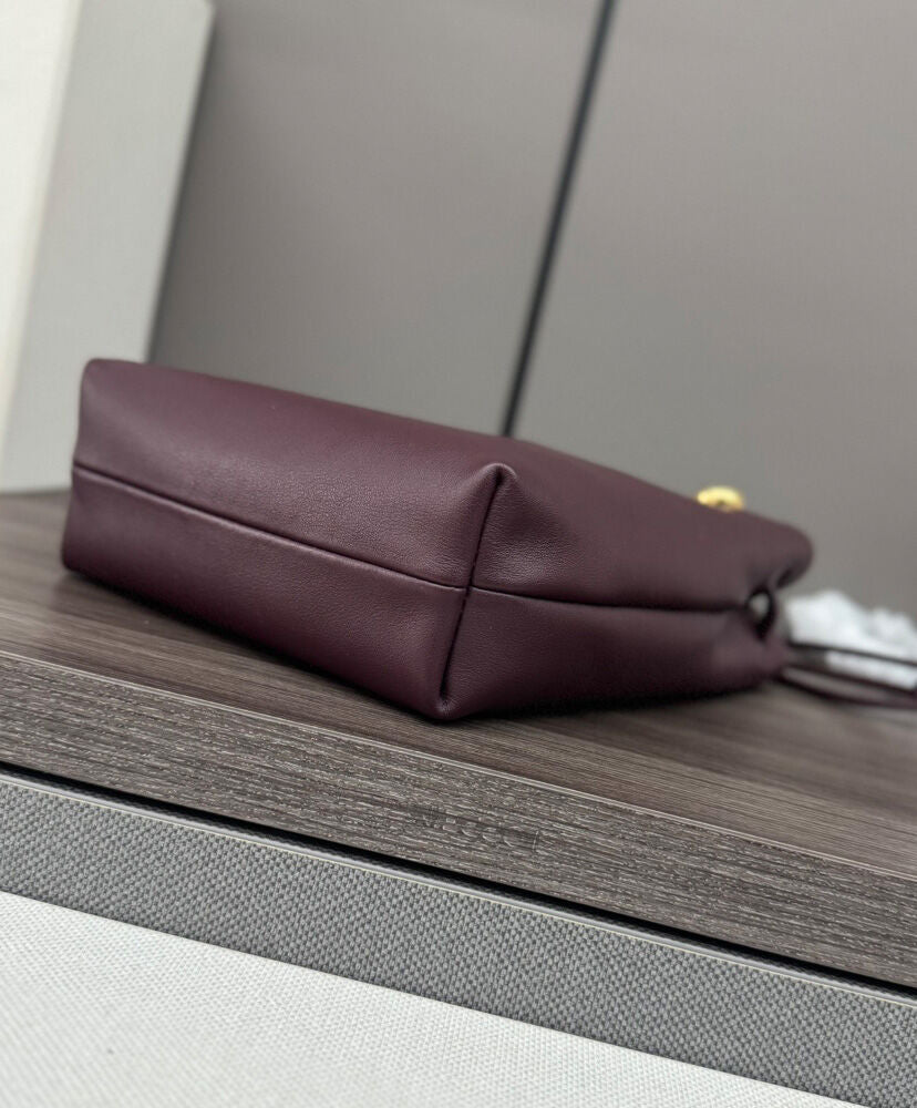 Pebble Pouch In Smooth Calfskin