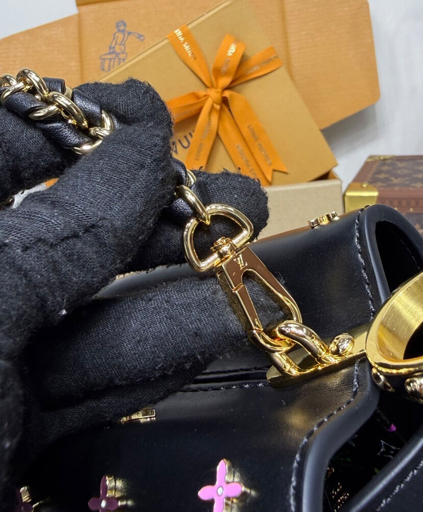 LV x TM Capucines Mini