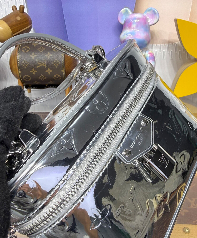Vanity Chain Pouch