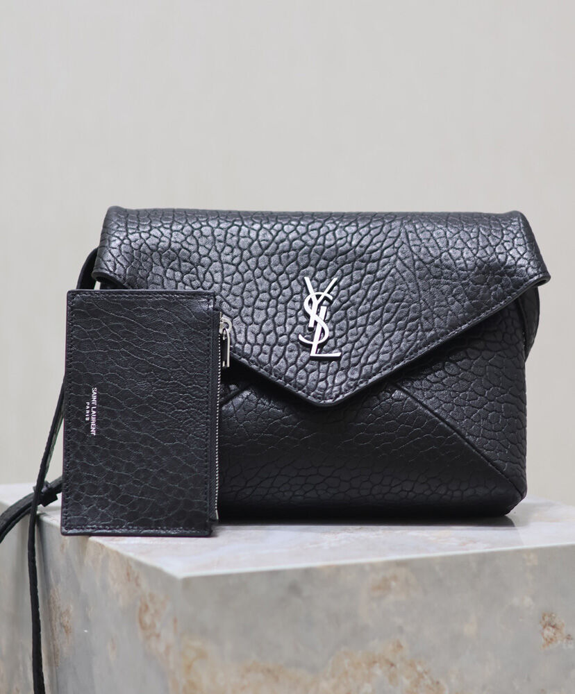 CASSANDRE Envelope Messenger In Lambskin