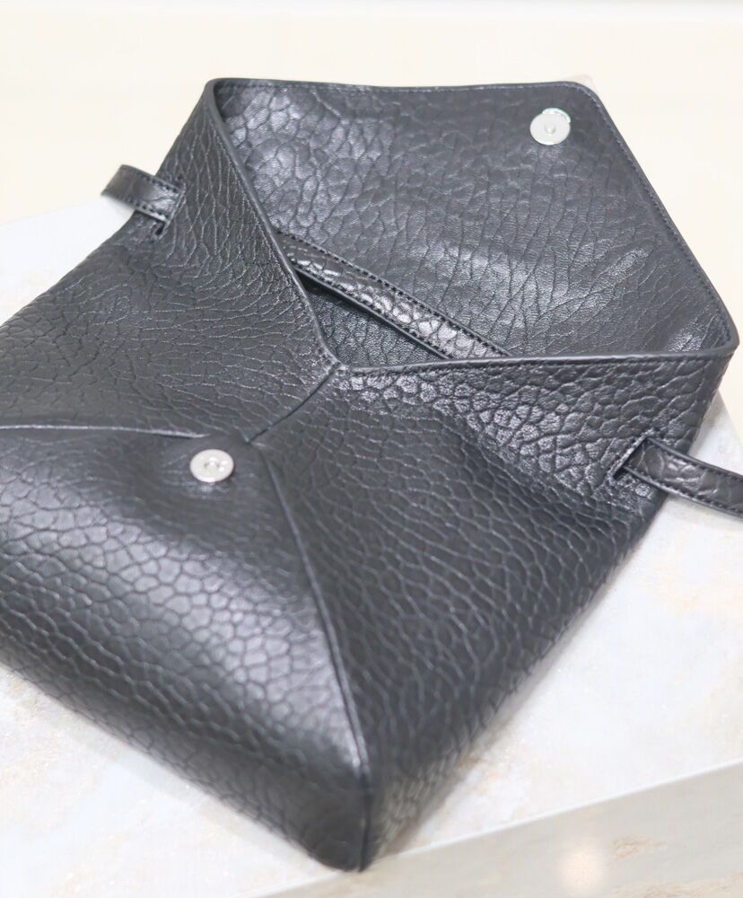 CASSANDRE Envelope Messenger In Lambskin