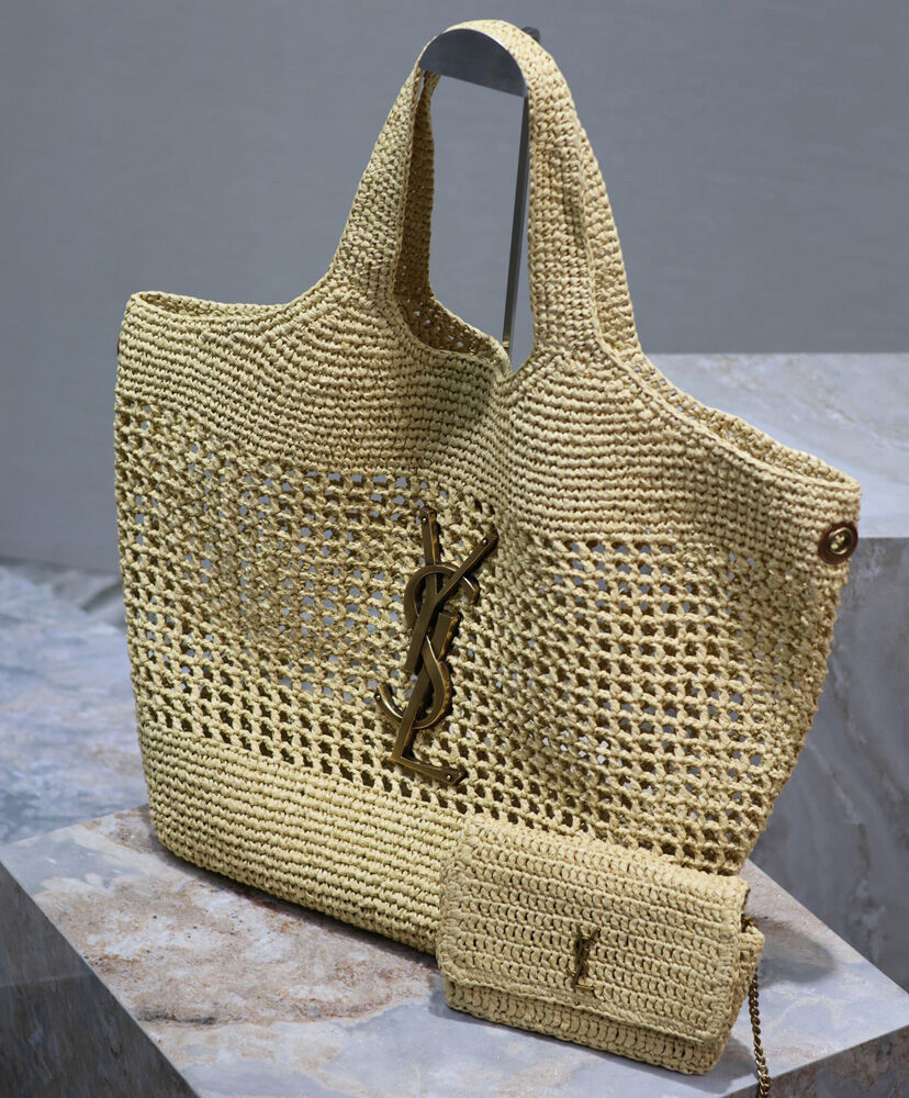 Icare In Raffia