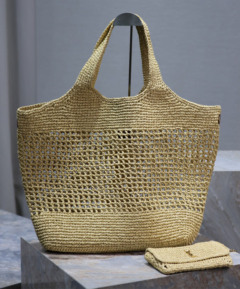 Icare In Raffia