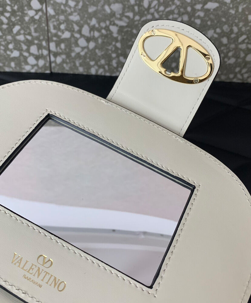 VLogo Signature Straw Vanity Case