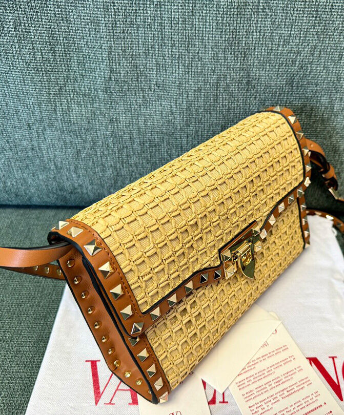 Small Rockstud Shoulder Bag In Woven Raffia