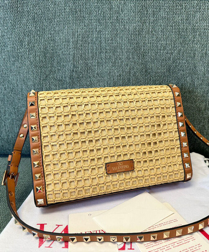 Small Rockstud Shoulder Bag In Woven Raffia