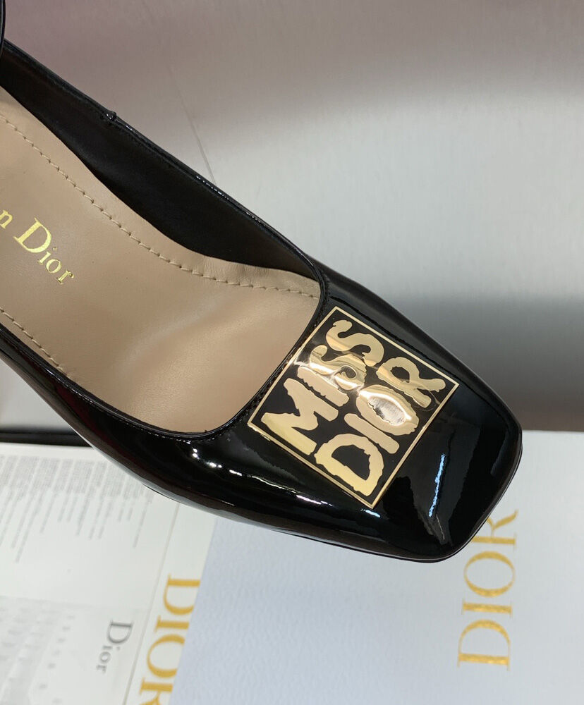 Miss Dior Graffiti Pump