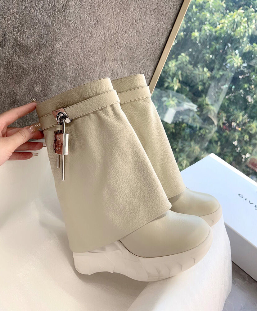 Shark Lock Leather Ankle Boots