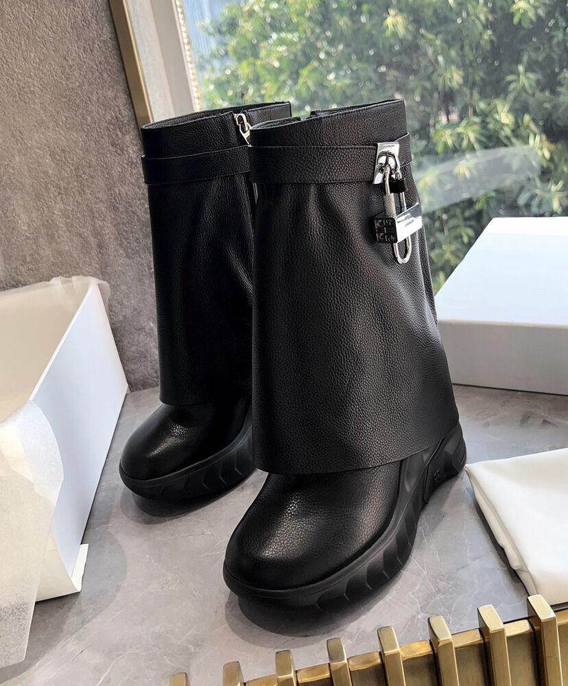 Shark Lock Leather Ankle Boots