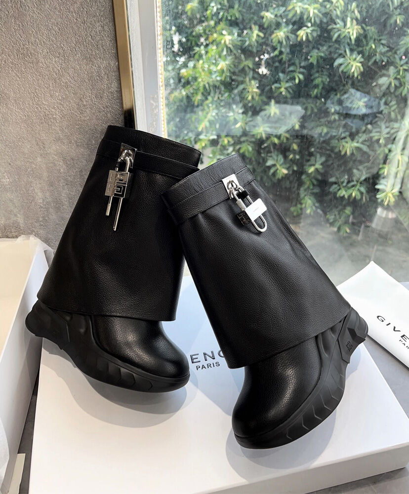 Shark Lock Leather Ankle Boots