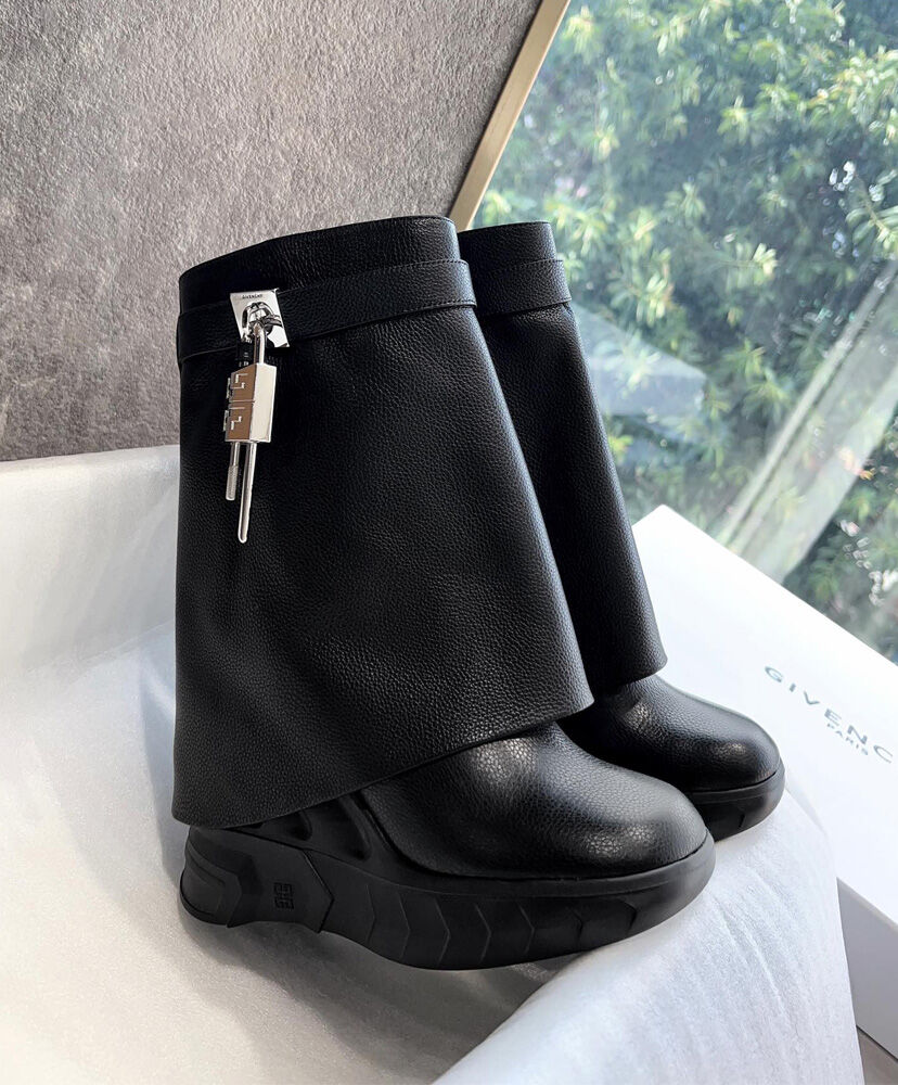 Shark Lock Leather Ankle Boots