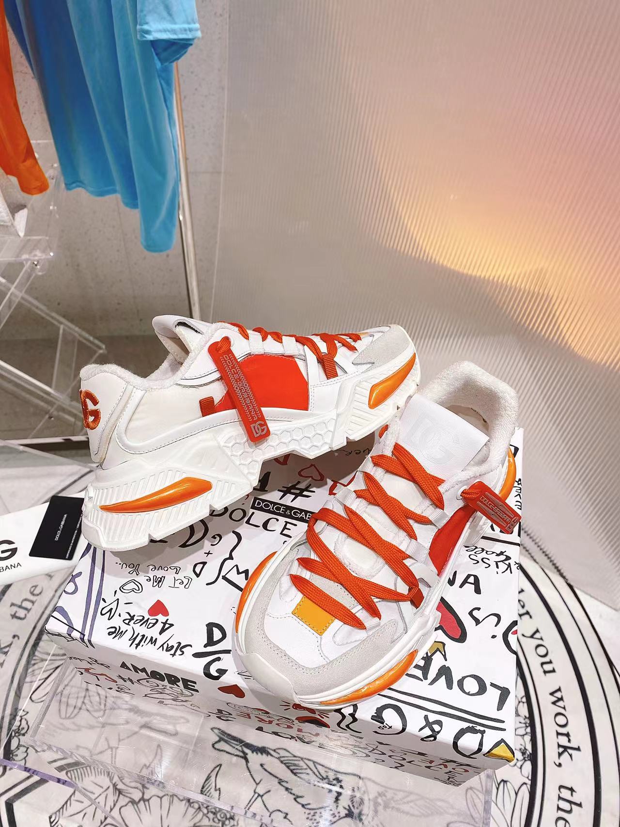 Mixed-material Airmaster Sneakers